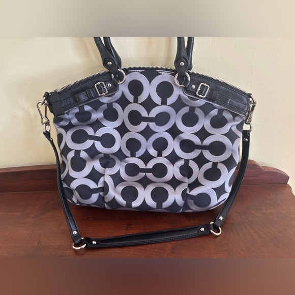 Authentic Coach bag - Picture 2 of 8